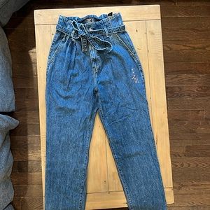 NWT Abercrombie & Fitch Mom Jeans, Size 27